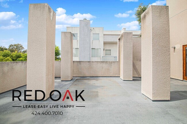 Building Photo - 1011 Pico Blvd
