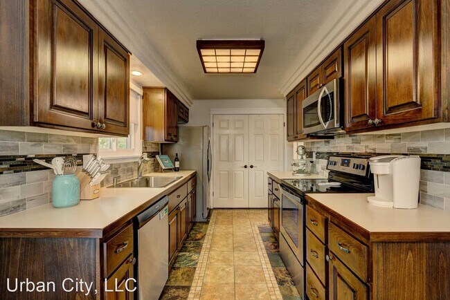 Building Photo - 3 br, 1 bath House - 1125 Wild Phlox