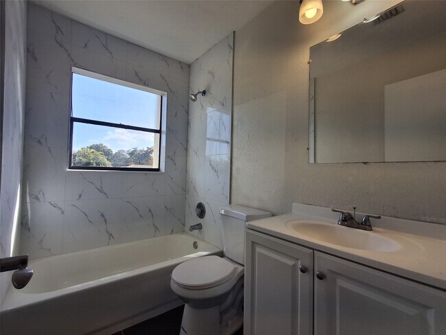 Building Photo - 11096 Royal Palm Blvd