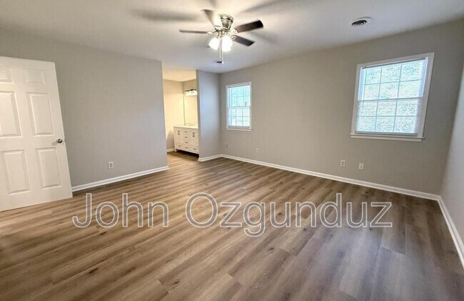 Building Photo - 3909 Westra Dr