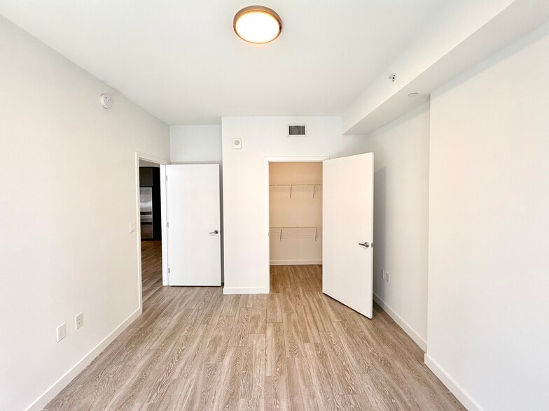 Building Photo - 558 NW 30th St