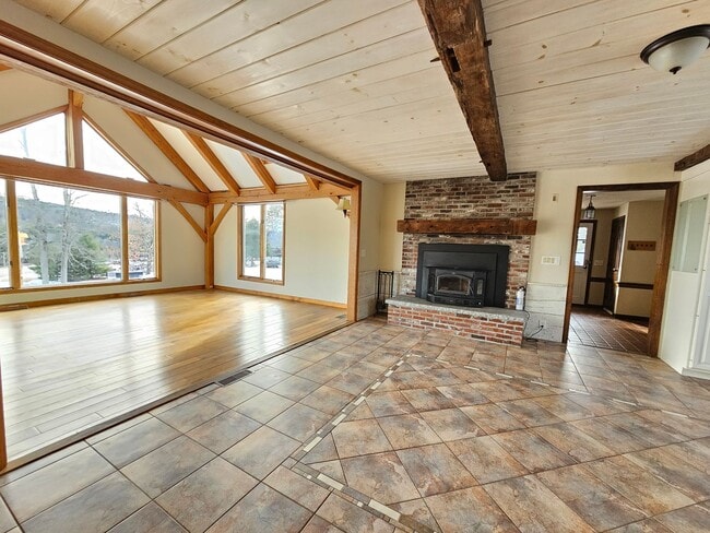 Building Photo - 4 Bedroom, 2.5 Bath House for Rent