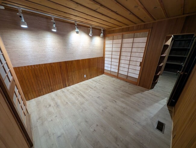 Building Photo - Rent Your Own Oasis! Available Now!