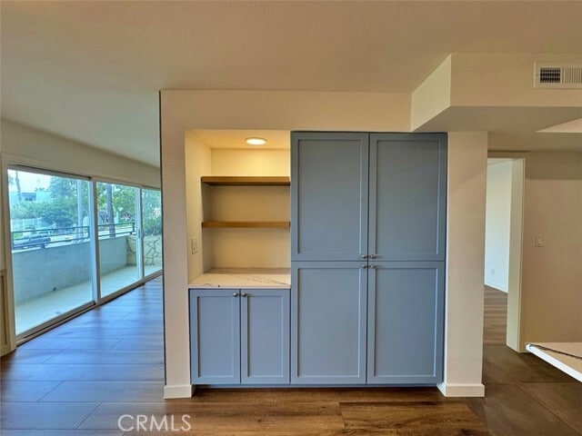 Building Photo - 230 S Catalina Ave