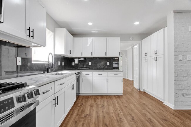 Building Photo - 18330 Cape Bahamas Ln