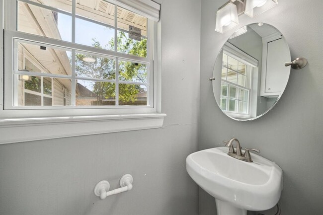 Building Photo - 5731 S Braeswood Blvd