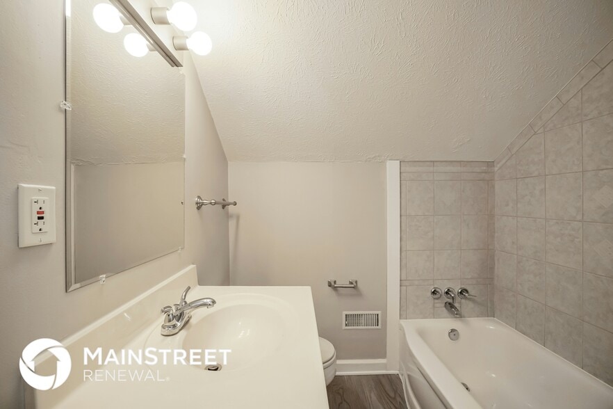 Building Photo - 174 Lincolnshire Rd