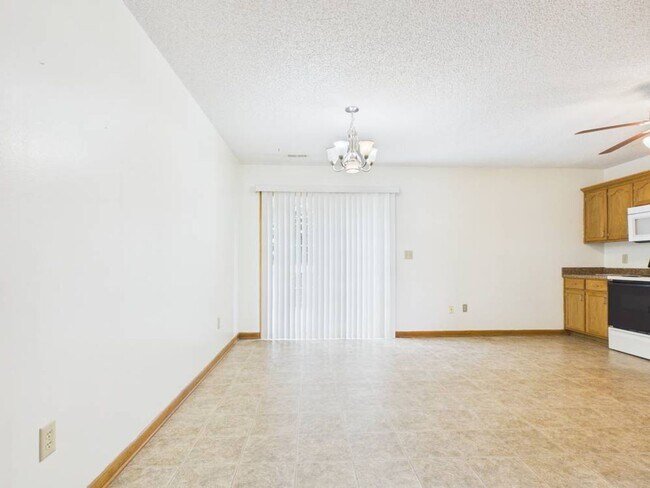 Building Photo - 1213 Fox Run Dr
