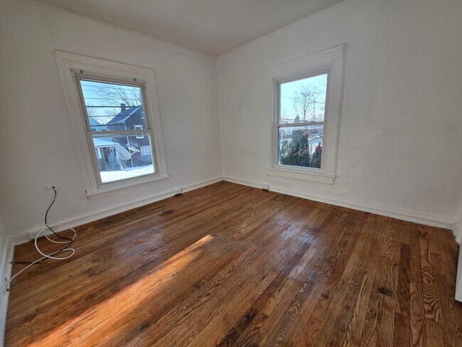 Building Photo - 47 Elmendorf St