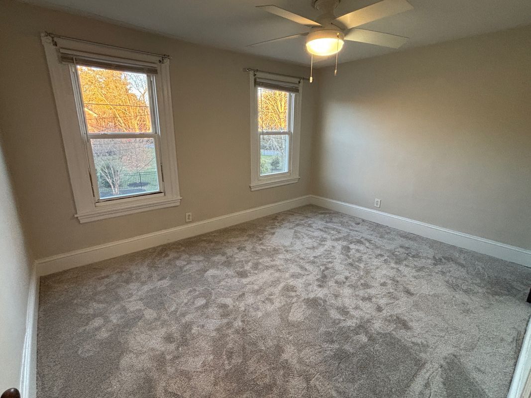 Building Photo - 706 W Railroad Ave