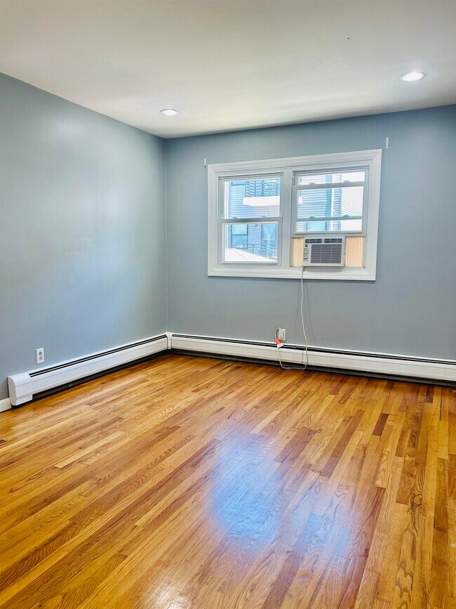 Building Photo - 648 Liberty Ave