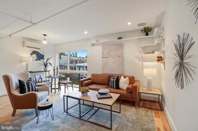 Open greatroom with built-in shelves - 1514 Newton St NW