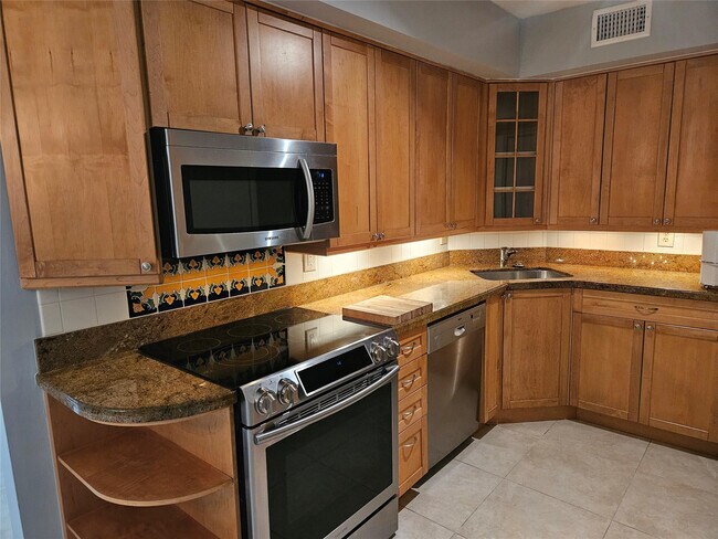 Building Photo - 669 W Oakland Park Blvd