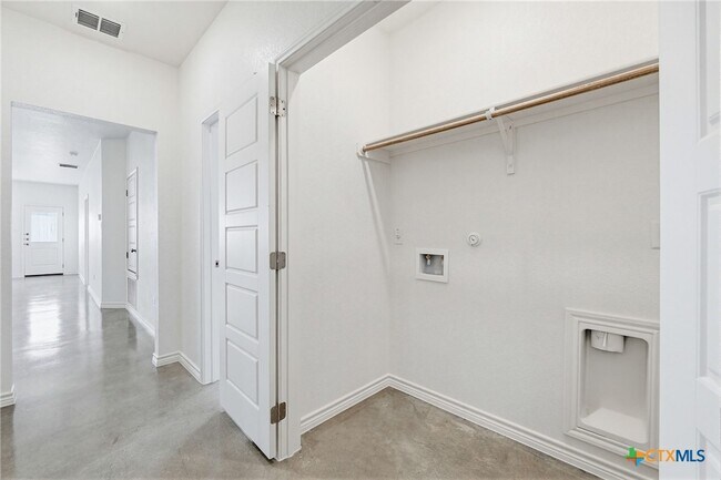 Building Photo - 3803 Sugar Hackberry Trl