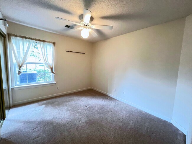 Building Photo - Ground Floor 3 Bedroom, 2 Bath Condo Available Now in Murrells Inlet!