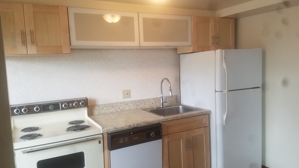 Building Photo - 749 S Millvale Ave