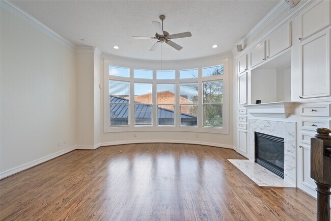 Building Photo - 1515 Hyde Park Blvd