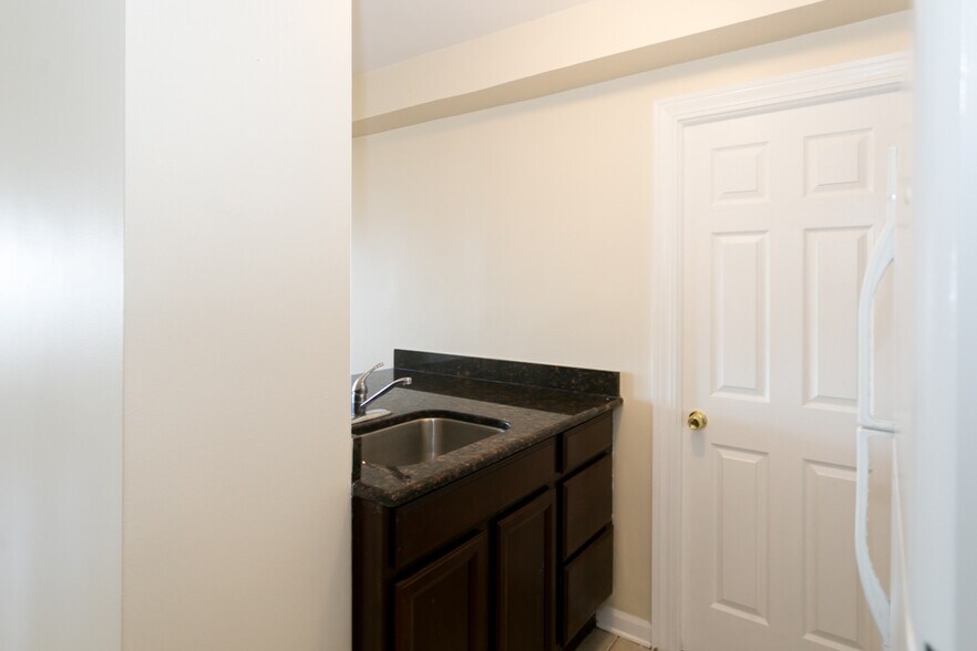 Building Photo - 4180 N Marine Dr