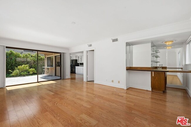 Building Photo - 1347 Avenida de Cortez