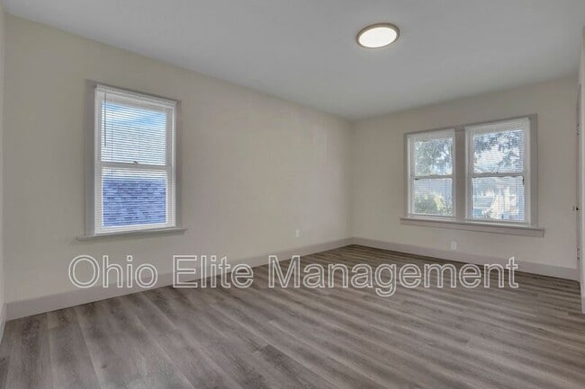 Building Photo - 807 E Deshler Ave