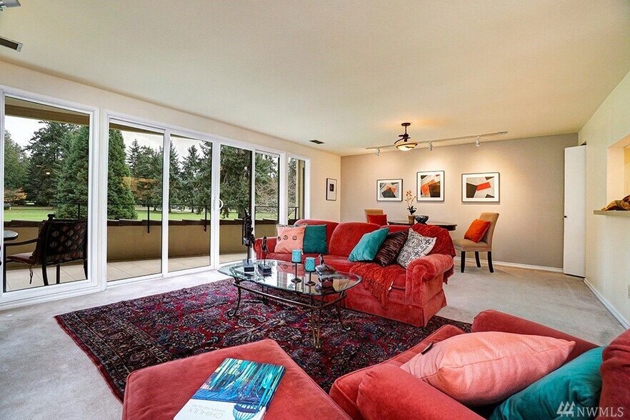 Living room - 16929 Inglewood Rd NE