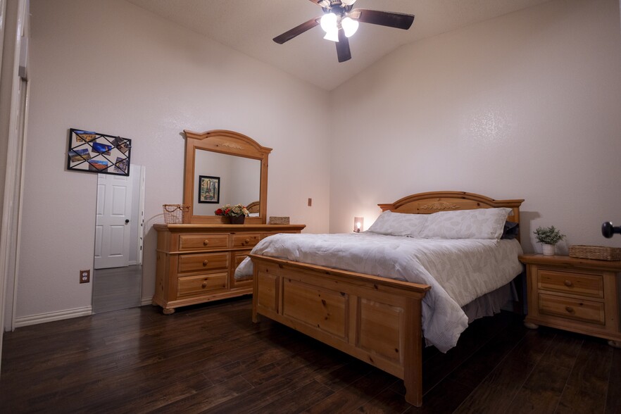 Primary - 2209 King James Pl