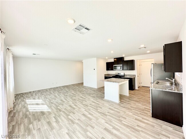 Building Photo - 7623 Royal Halo Ave