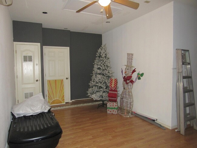Building Photo - 9310 Albany Dr