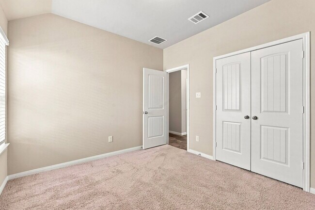 Building Photo - 5323 Brooklyn Rose Dr