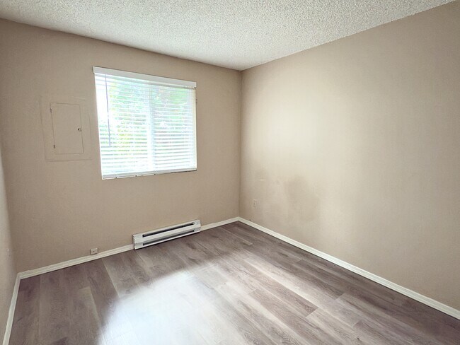 Building Photo - 3610 S Kelly Ave