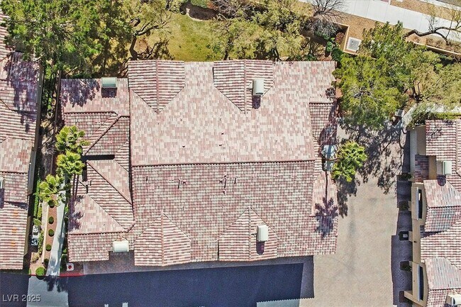 Building Photo - 8737 Red Brook Dr