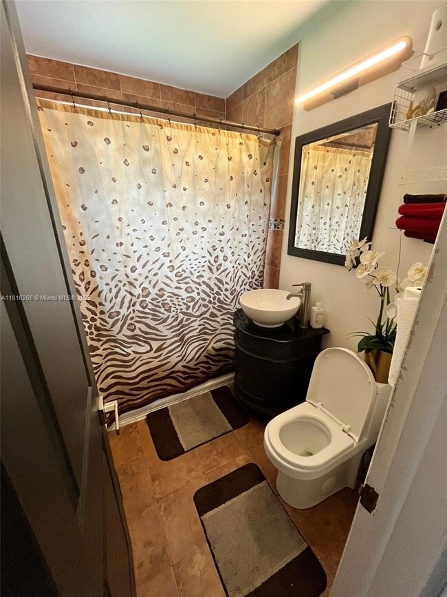 Building Photo - 3 bedroom in Miami FL 33167