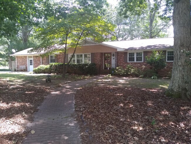 Building Photo - 16 Kimberly Ln