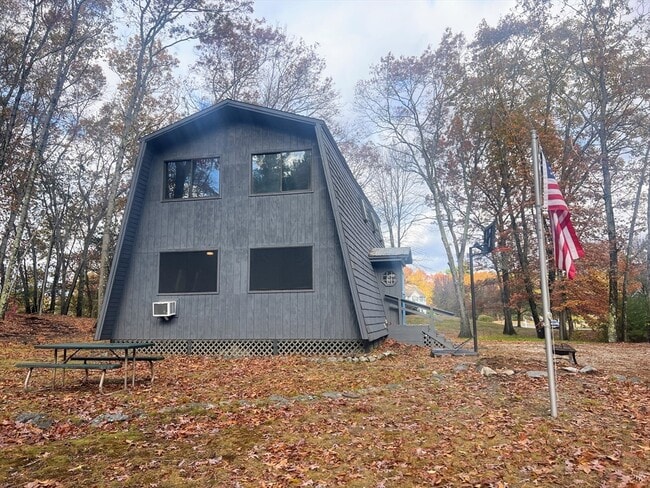 Building Photo - 888 Salem St