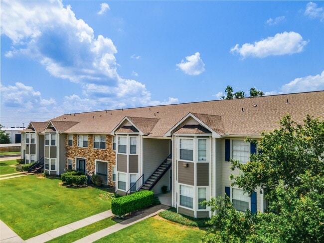 Building Photo - 3419 Fountains Dr