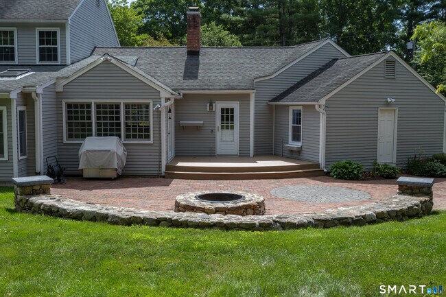 Building Photo - 50 Fox Den Rd