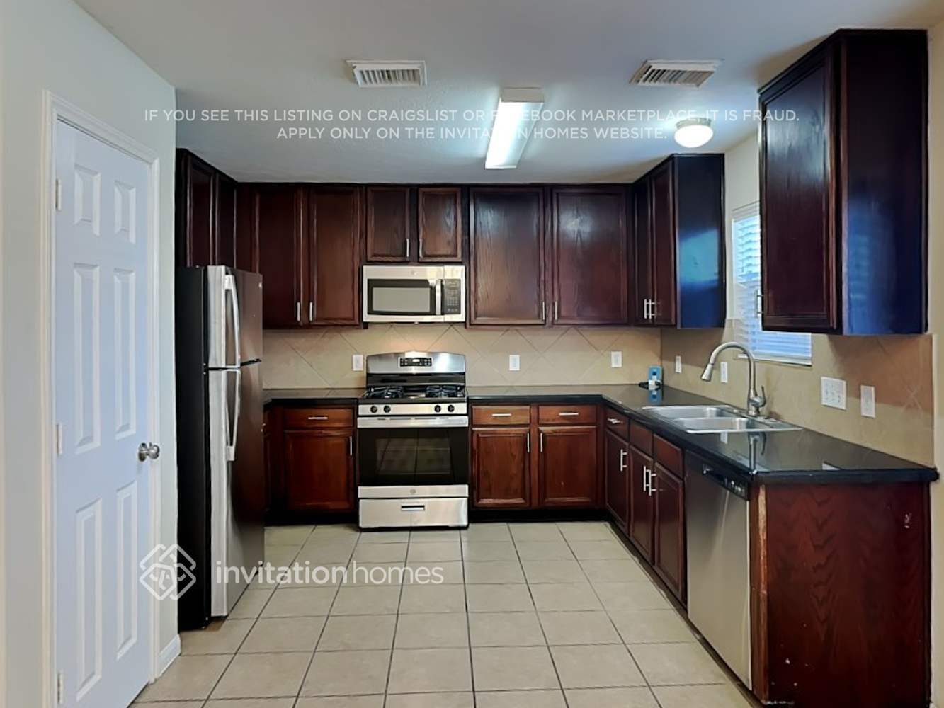 Building Photo - 4030 Falvel Shadow Creek Dr