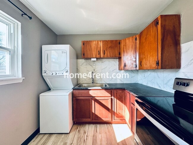 Building Photo - Two Bedroom Ranch Style Duplex Home in Grandview - Featuring Plenty of Natural Light, Fenced Yard...