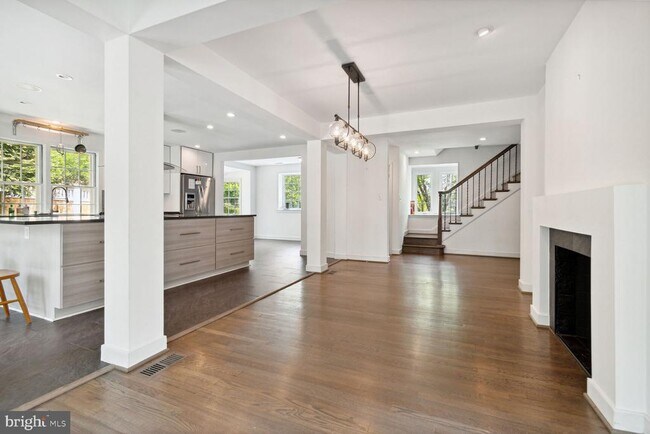 Building Photo - 3712 Fordham Rd NW