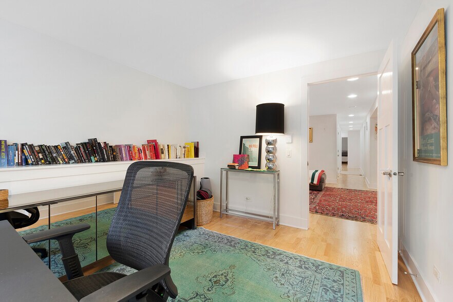 Building Photo - 4532 N Damen Ave