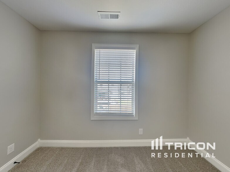 Building Photo - 485 Preakness Cir