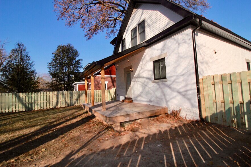 Building Photo - 6701 Buckingham Plz