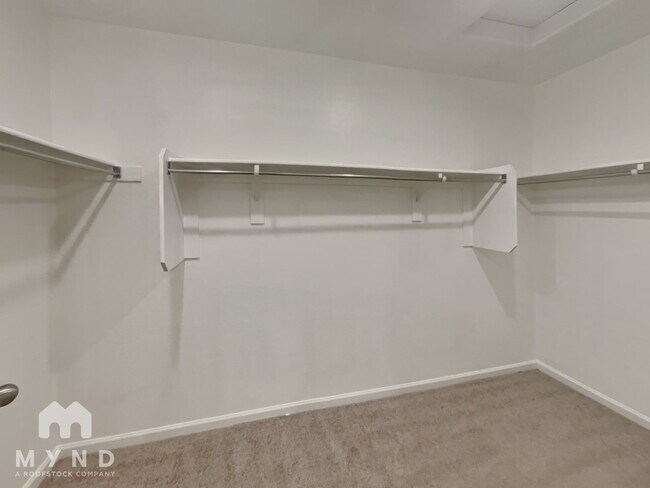 Building Photo - 2060 E Velvet Pl