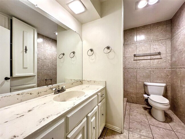 Building Photo - 8305 Greenslope Dr