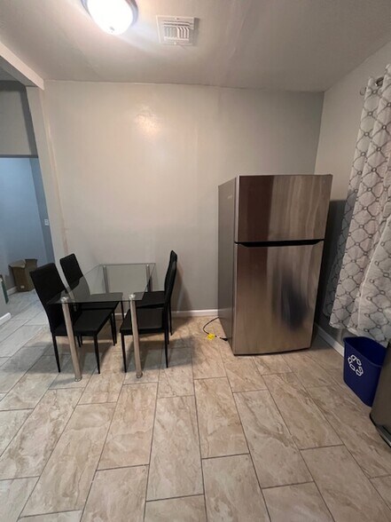 Building Photo - 72 Seymour Ave