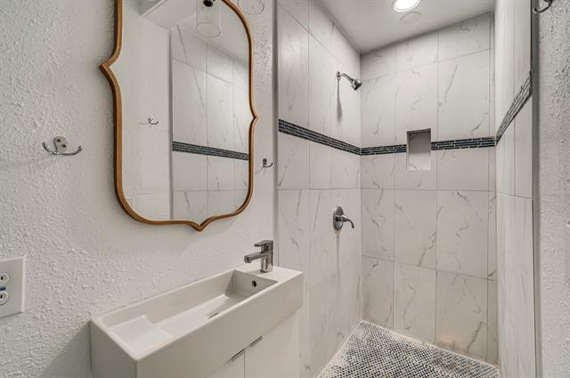 Building Photo - 2110 Aggie Dr