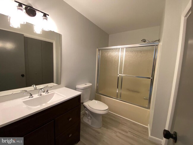 Building Photo - 117 Foxfire Dr