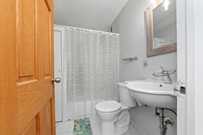 Building Photo - 3950 N Lake Shore Dr