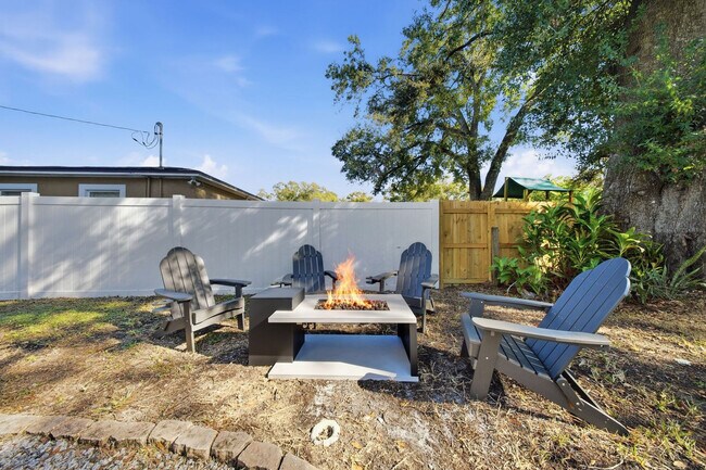 Building Photo - 720 1/2 West Woodlawn Avenue-SI ID1271939P