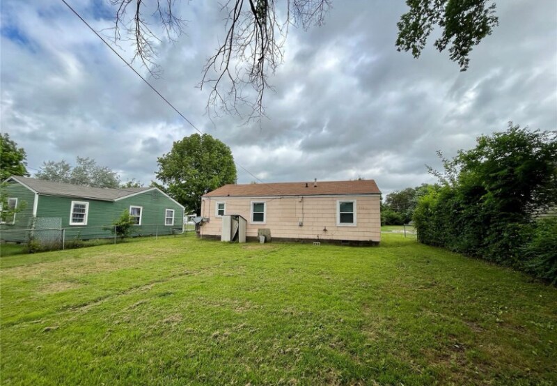 Building Photo - 1613 Center Ln